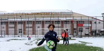 13 Yaşındaki Genç Futbolcu Saldıray Berk Aykut, Erzurumspor U-14 Takımında Geleceğe Hazırlanıyor