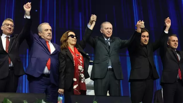 A remarkable gift at the AK Party Congress! Erdoğan's detail did not go unnoticed