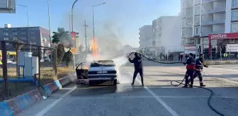 Adıyaman'da Seyir Halindeki Otomobil Yandı