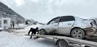 Tokat'ta Kontrolden Çıkan Araç Güvenlik Kulübesine Çarptı