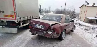 Tokat'ta Kamyonete Çarpan Otomobil Sürücüsü Yaralandı