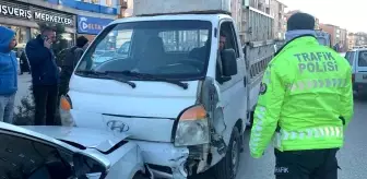 Karaman'da Kontrolden Çıkan Kamyonet Trafik Kazası Yarattı