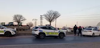 Konya'da traktör yüklü tır, polis aracı ile çarpıştı: Bir polis şehit oldu