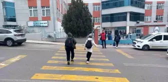 Edirne'de Okul Polisi Trafik Güvenliğini Sağlıyor