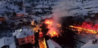 Kastamonu'da Çıkan Yangında 3 Ev ile Ahır Yok Oldu, 55 Hayvan Telef Oldu