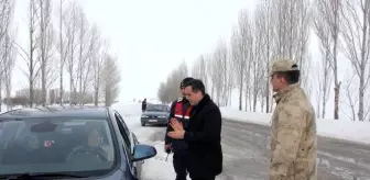 Bayburt Kaymakamı, Trafik Güvenliği İçin Sürücülere Rehberlik Yaptı