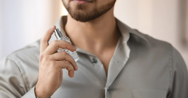 Parfüm orucu bozar mı? Diyanet'e göre oruçluyken parfüm sıkmak orucu bozar mı?