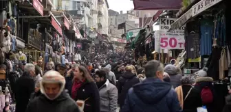 Eminönü'nde Ramazan Alışverişi Yoğunluğu ve Hurma Fiyatlarındaki Artış