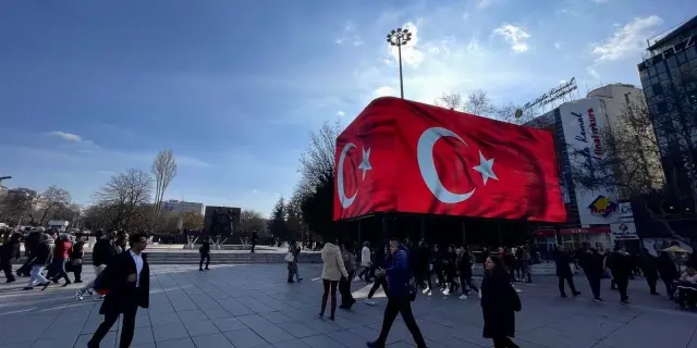 After Öcalan's call, the Turkish flag was displayed on large screens in Ankara