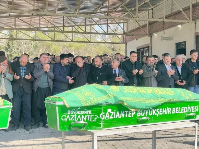 A heartbreaking image from the funeral of 3 siblings who died from gas leaking from the stove