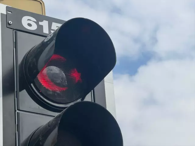 Those who saw the new traffic lights were delighted! They got out of their vehicles and took photos