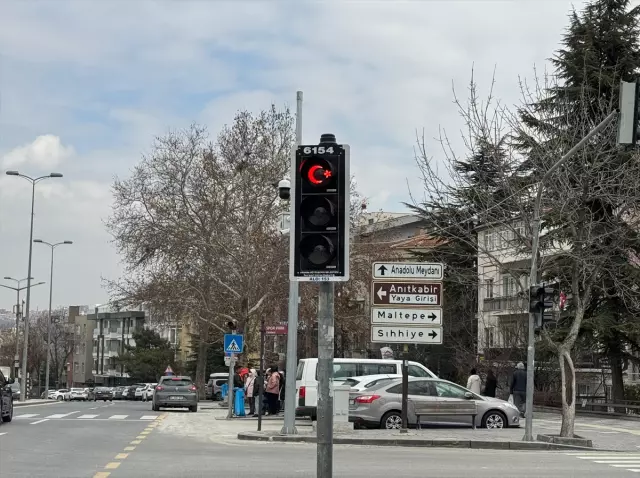 Those who saw the new traffic lights were delighted! They got out of their vehicles and took photos