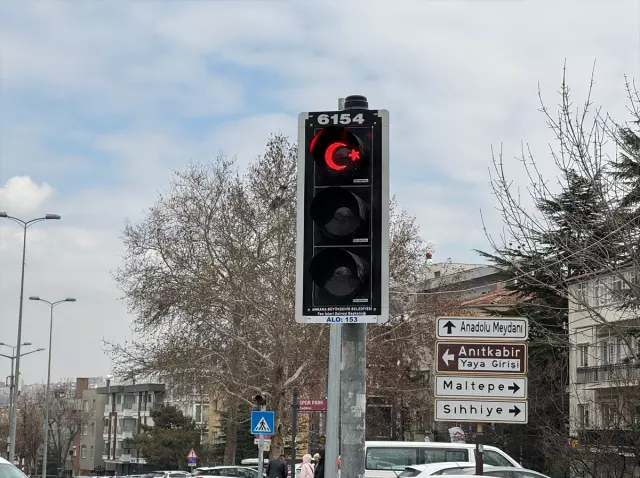 Those who saw the new traffic lights were delighted! They got out of their vehicles and took photos