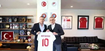 Shevchenko, Türkiye Futbol Federasyonu Başkanı Hacıosmanoğlu'nu Ziyaret Etti