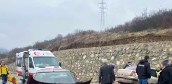 Kütahya'da Trafik Kazası: 3 Yaralı