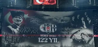 Beşiktaş tribünlerinden 122. yıla özel devasa koreografi