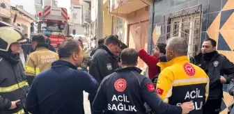 Bursa'da Yangın: İtfaiye Ekipleri 4 Kişiyi Kurtardı