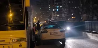 İzmir'de Motosikletli Saldırgan, 2 Kişiye Ateş Açtı: 1 Ölü, 1 Yaralı