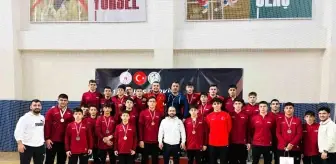 Manisa Güreş Eğitim Merkezi Sporcuları U17 Şampiyonası'nda Büyük Başarı Elde Etti