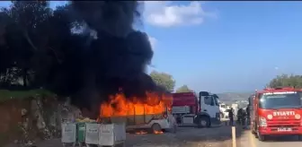 Bodrum'da Park Halindeki Minibüs Alev Alev Yandı