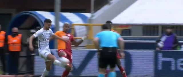 1'i penaltı, diğeri değil: Herkes bu iki pozisyonu tartışıyor