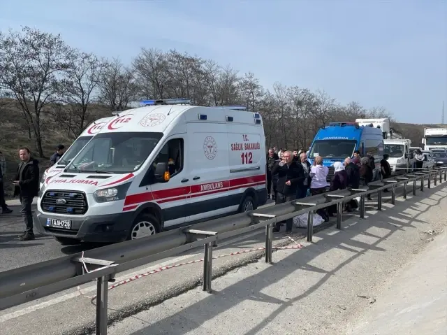 The truck crashed into the passenger bus from behind in Bozüyük: 1 seriously injured, 11 injured