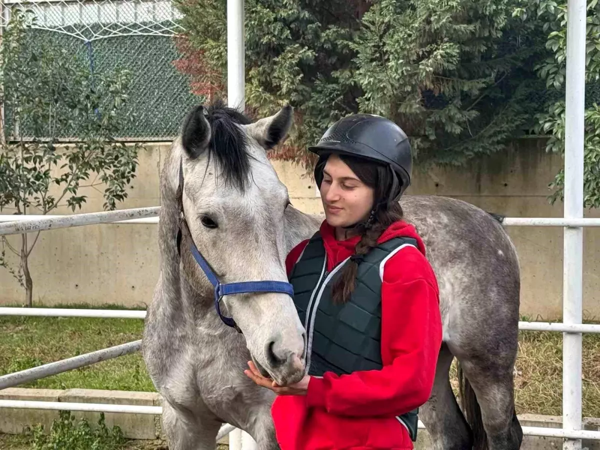 Kocaeli Üniversitesi'nde Kadınlar Atçılıkta Başarı Elde Ediyor