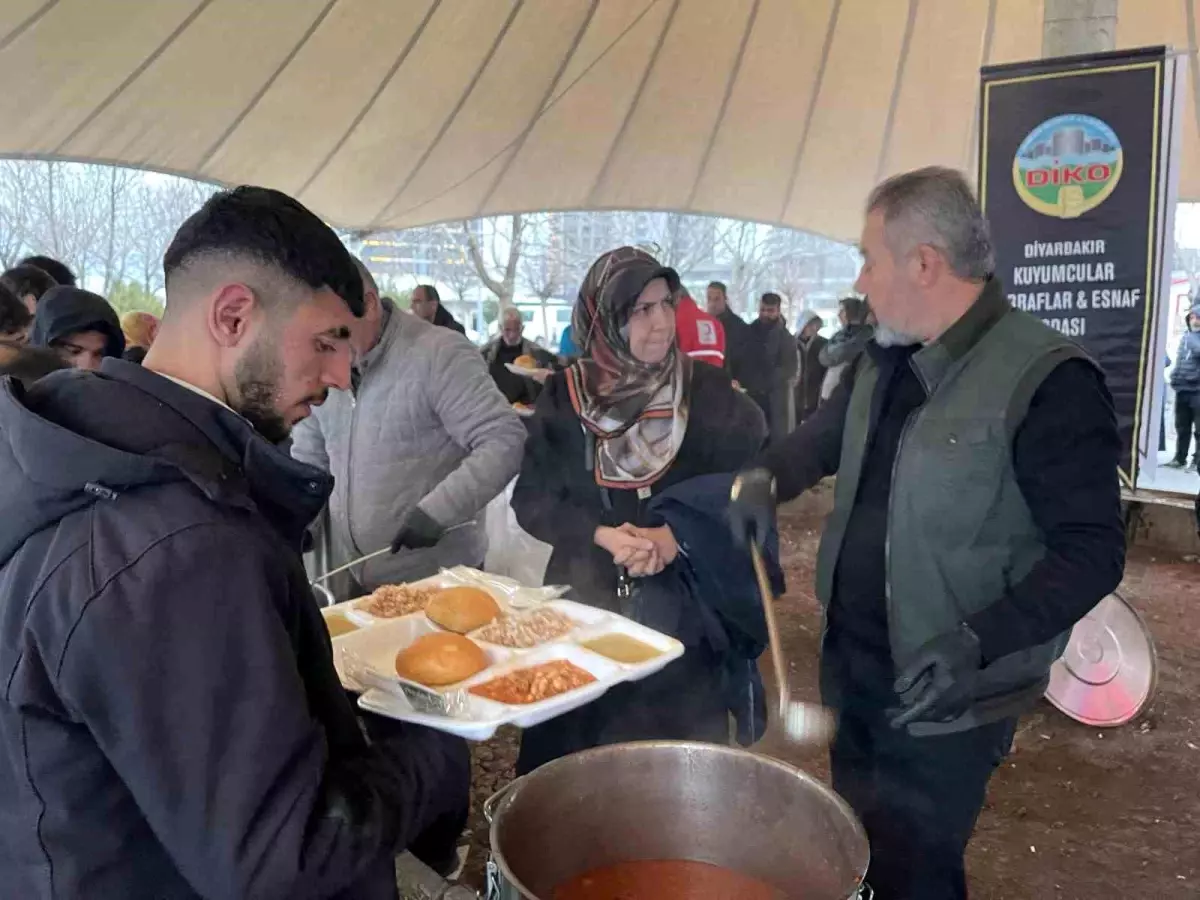 Diyarbakır Kuyumcuları Ramazan'da İftar Yemeği Dağıttı