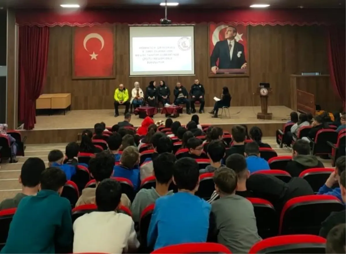 Gediz'de Meslek Tanıtım Günleri: Öğrenciler Polislik Mesleğini Öğrendi