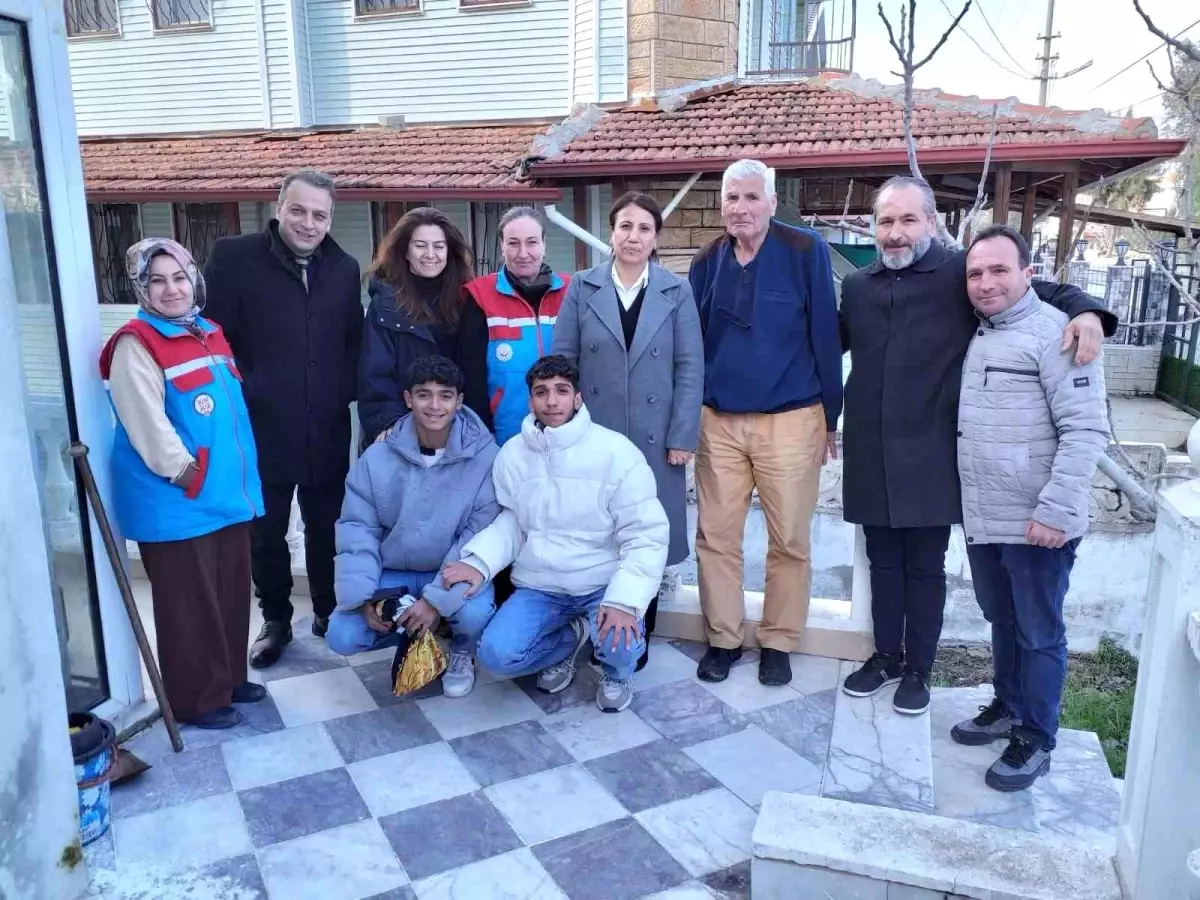 İzmir'de Meslek Liseli Gençlerden 'Bir İyilik Hareketi'