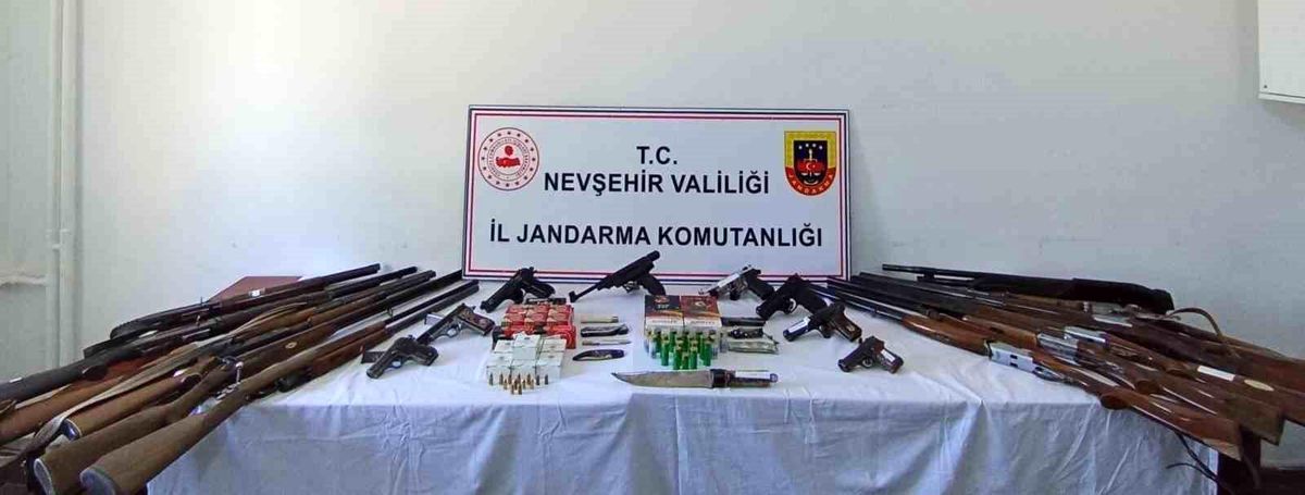 Nevşehir'de Silah Operasyonu: 9 Gözaltı ve Çok Sayıda Silah Ele Geçirildi