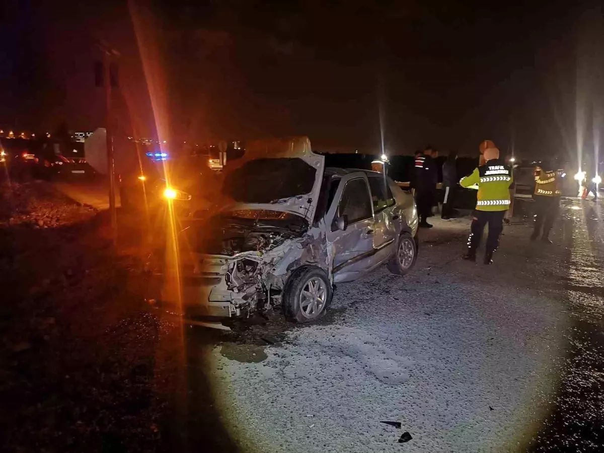 Osmaniye'de Trafik Kazası: 1 Ölü, 2 Yaralı