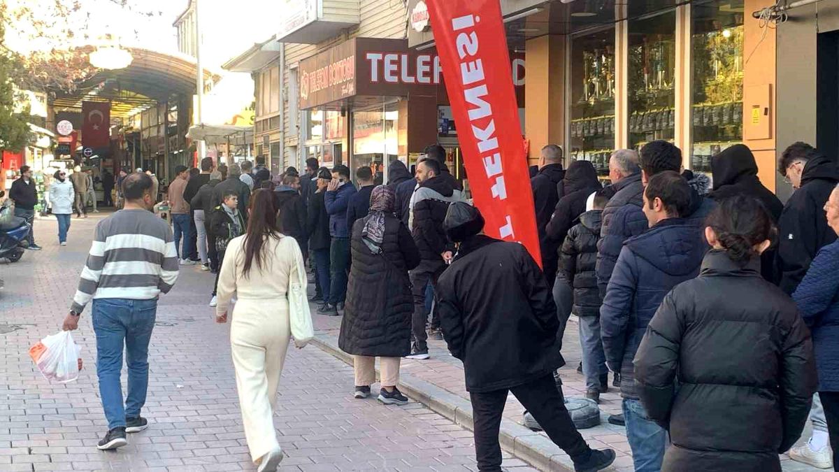 Karaman'da Tahinli Pide Kuyrukları Artıyor