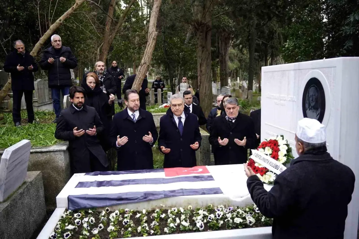 Beşiktaş, 122. Kuruluş Yıl Dönümünde Süleyman Seba ve Ali Sami Yen'i Ziyaret Etti