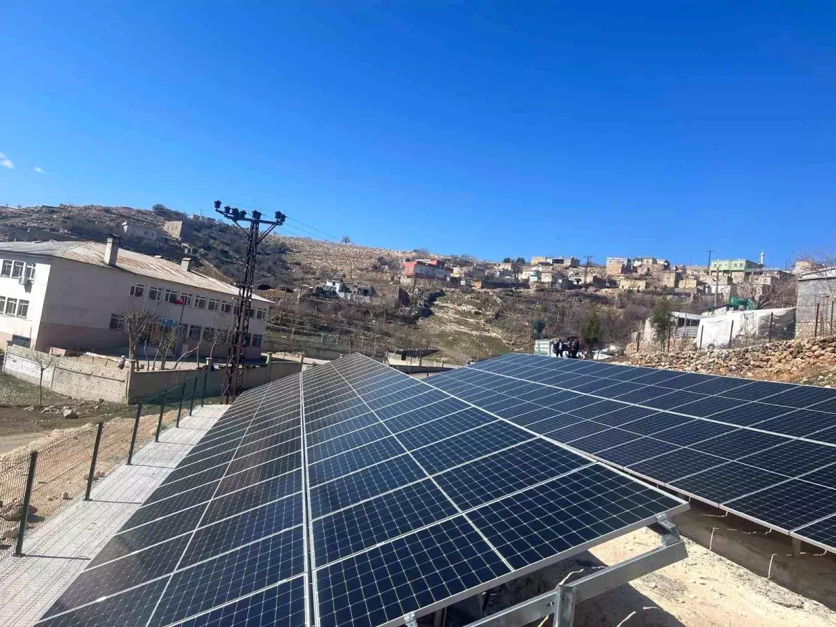 İdil'de Güneş Enerjisi ile Su Hattı Besleniyor