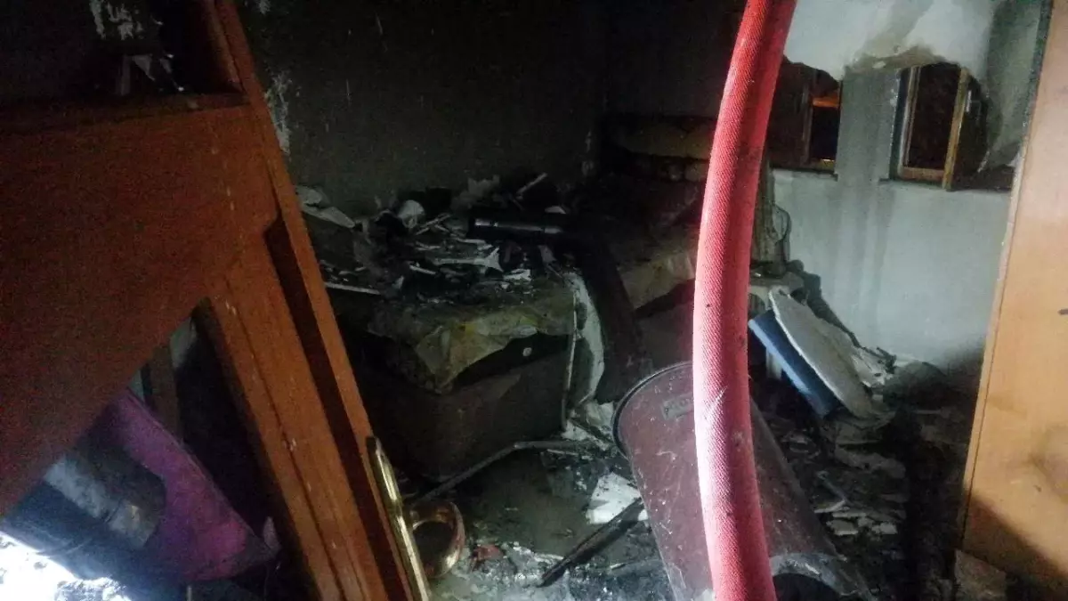 Isparta'nın Yalvaç Ilçesinde Müstakil Evde Yangın Çıktı