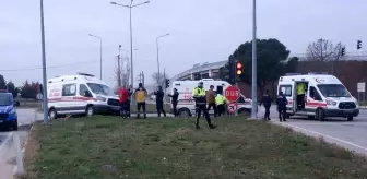 Edirne'de Ambulans ile Otomobil Çarpıştı: 2 Yaralı