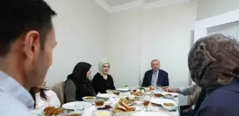 Cumhurbaşkanı Erdoğan ve eşi Emine Erdoğan, iftarda Fidan ailesini ziyaret etti