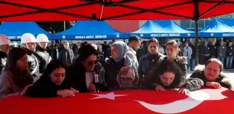 Kazada hayatını kaybeden polisin kızının feryadı yürekleri dağladı: Götürmeyin babamı