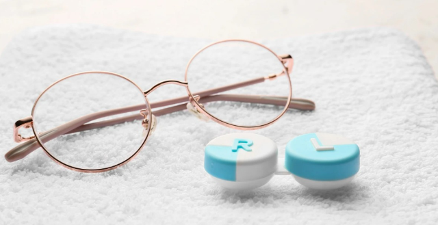 Lens takmak orucu bozar mı? Göze lens suyu damlatmak orucu bozar mı? (DİYANET AÇIKLAMASI)