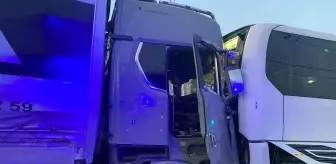 Manisa'da Zincirleme Trafik Kazası: 1 Ölü, 7 Yaralı