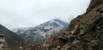 Ordu'da Heyelan, Karayolu Trafiğe Kapandı