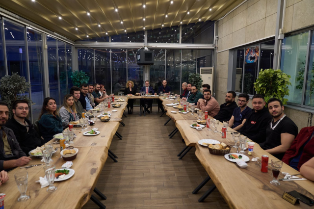 AK Parti Sağlık Politikaları Başkanı, Doktorlarla İftar Yaptı ve Hastaları Ziyaret Etti AK Parti Sağlık Politikaları Başkanı, Doktorlarla İftar Yaptı ve Hastaları Ziyaret Etti