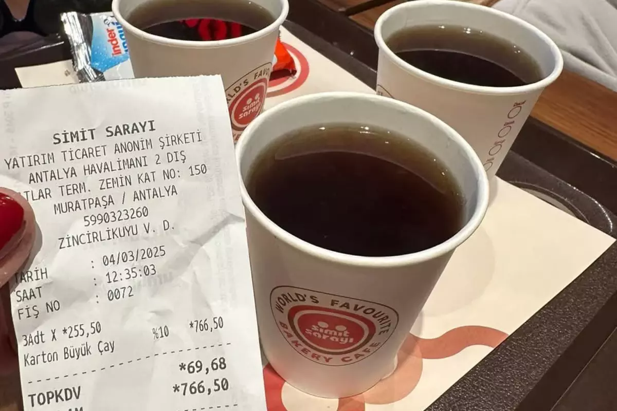 Antalya Havalimanı'nda bir bardak çayın fiyatını görenler şaştı kaldı