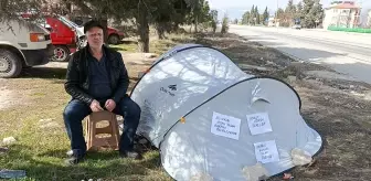 Mahkemenin kira artış kararını protesto için adliyenin karşısına çadır kurdu