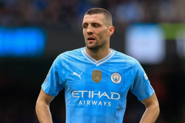 Sneijder'in 10 numarasını söküp atan yıldız futbolcu Fenerbahçe'ye geliyor Sneijder'in 10 numarasını söküp atan yıldız futbolcu Fenerbahçe'ye geliyor