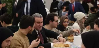 Bakan Osman Aşkın Bak, İbn Haldun Üniversitesi'nde öğrencilerle iftarda buluştu