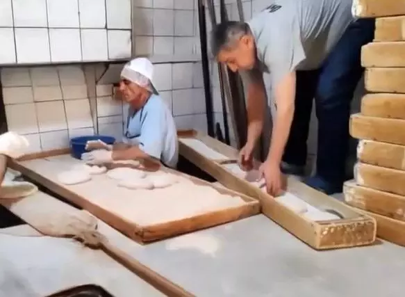 A penalty like a reward for the bakery where pide is produced while walking on the counter in slippers in Çanakkale