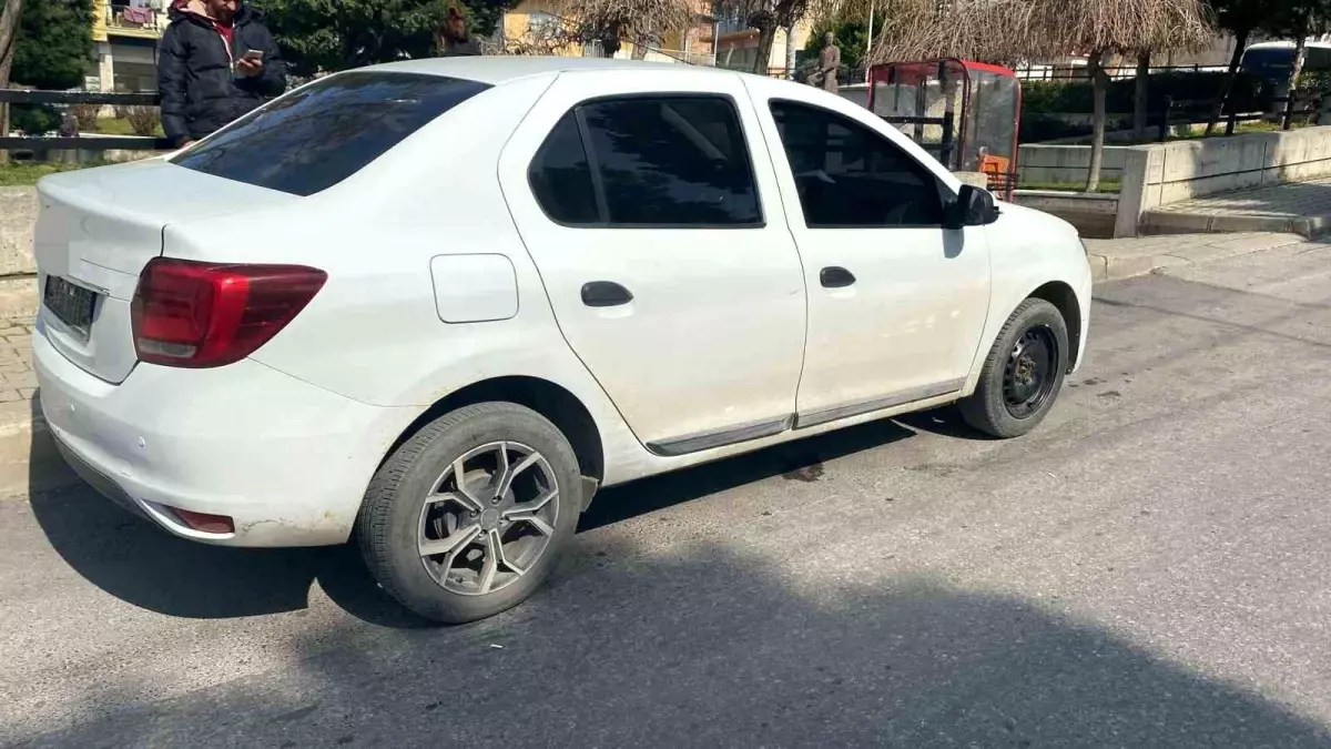 İzmir'de Korsan Taksi Sürücüsüne Gasp Girişimi