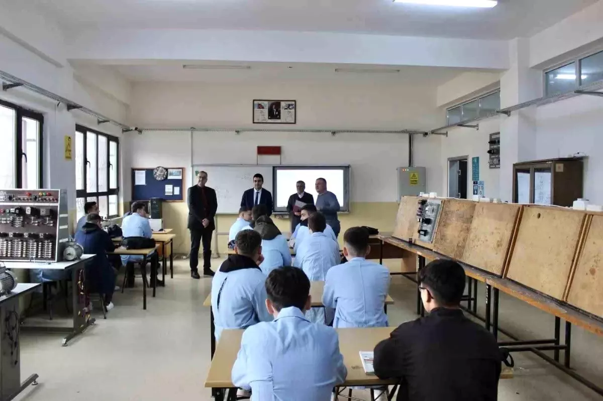 Kaymakam Kılıç, Nilüfer Hatun Meslek Lisesi'ni Ziyaret Etti